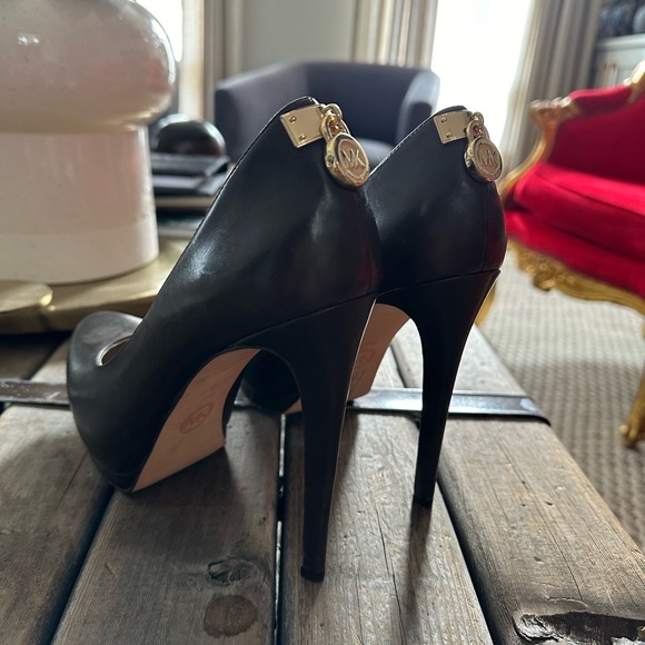 Brown Michael Kors heels - Picture 5 of 10